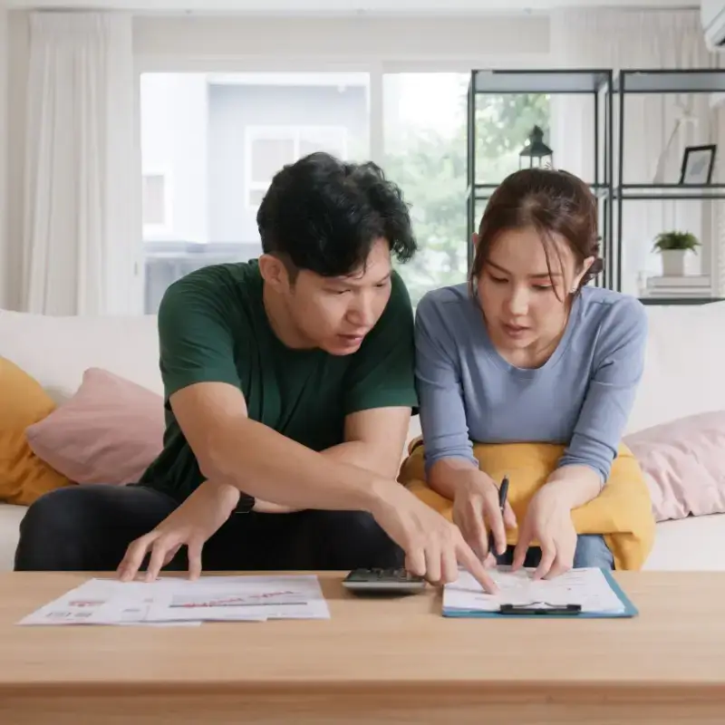 Asian couple comparing gas plans