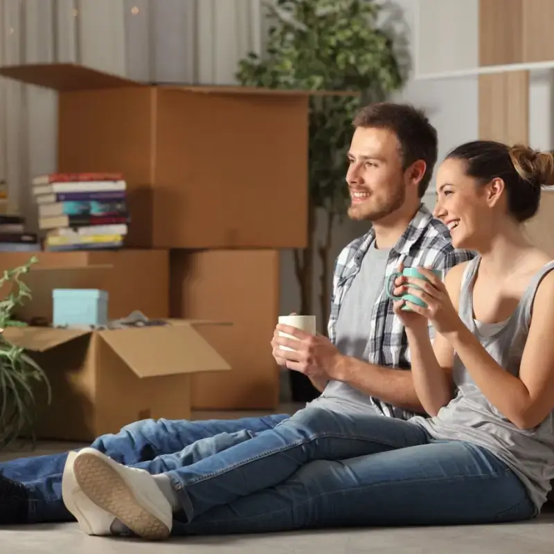 Couple with renters insurance on moving day