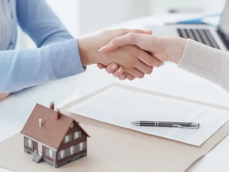 mortgage broker dealing with client