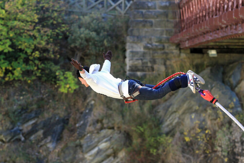 Bungee jumper