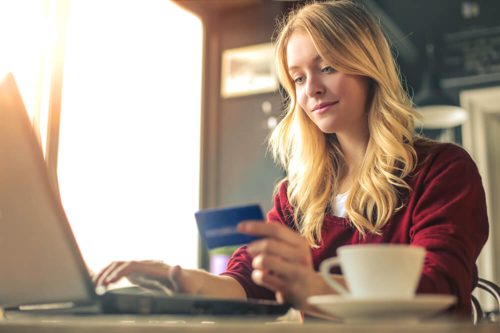 Woman using her credit card for online shopping.