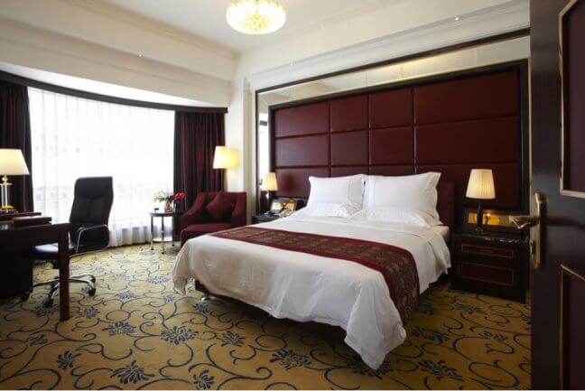 luxury hotel room that can be found by comparing hotels