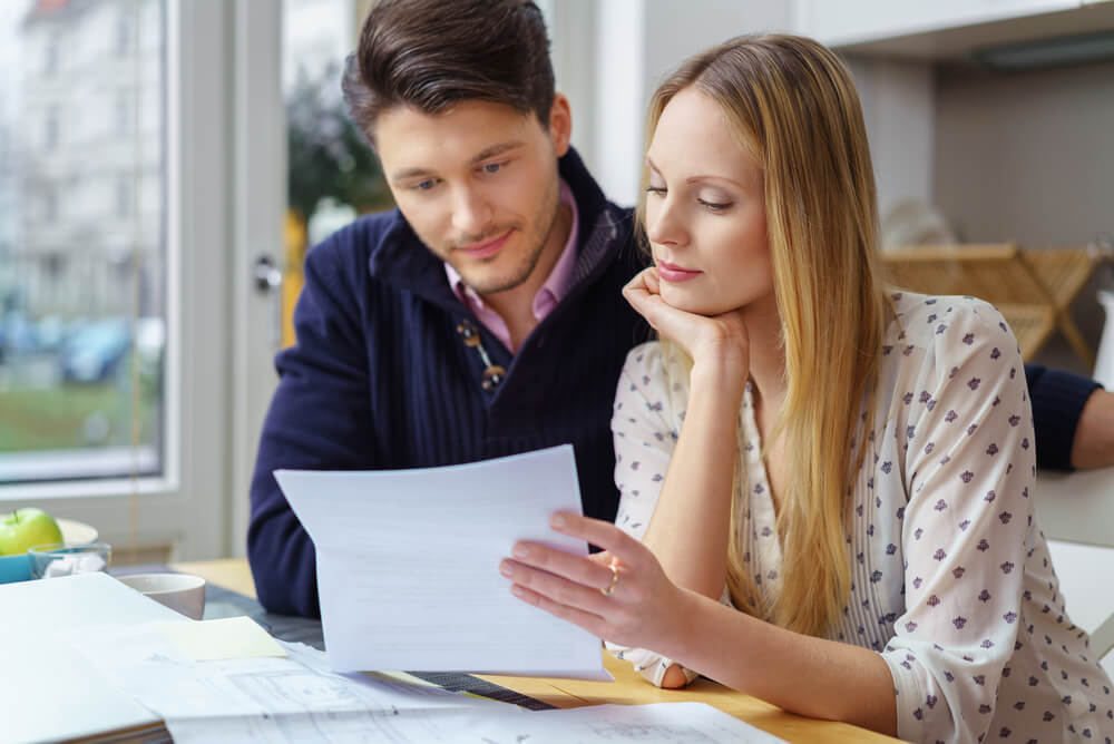 customers reading energy bill