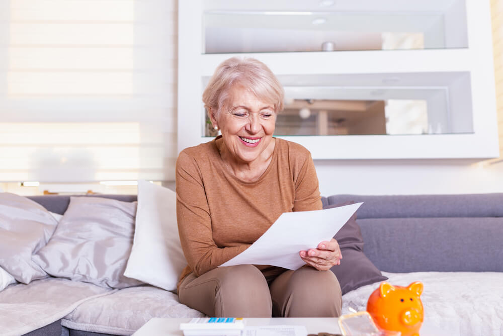 old lady receiving Victorian power saving bonus payment