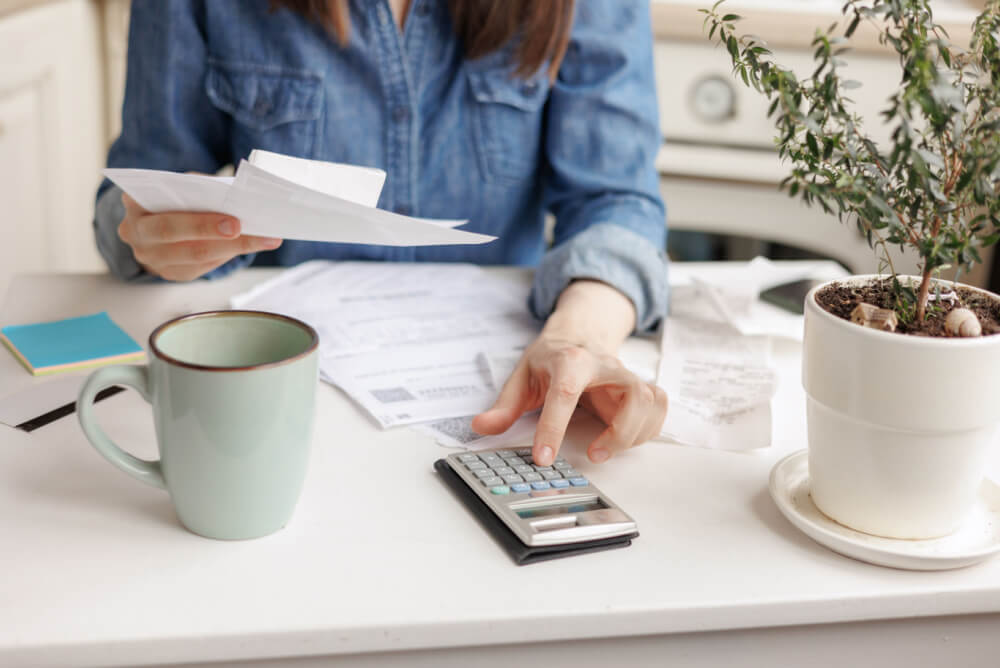 person calculating lump sum repayment