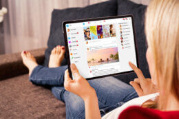 woman getting financial advice online