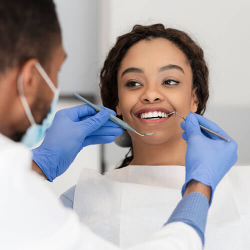 woman goes to the dentist